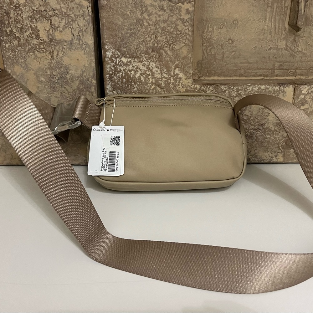 🚨🚨SOLD🚨🚨Lululemon belt bag trench with opal logo NWT - Picture 10 of 13
